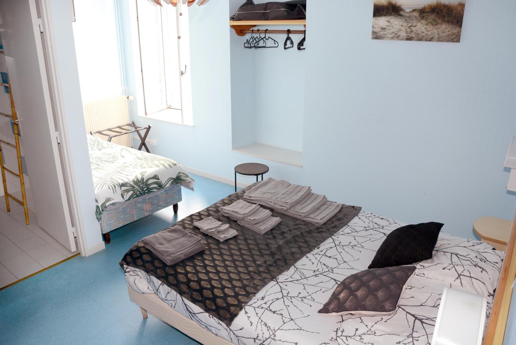 Le Perroquet Bleu Hotel La Chapelle-Blanche-Saint-Martin ภายนอก รูปภาพ