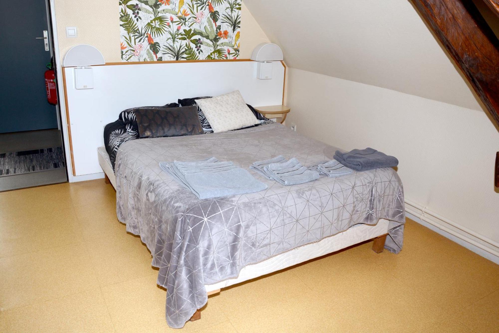Le Perroquet Bleu Hotel La Chapelle-Blanche-Saint-Martin ภายนอก รูปภาพ
