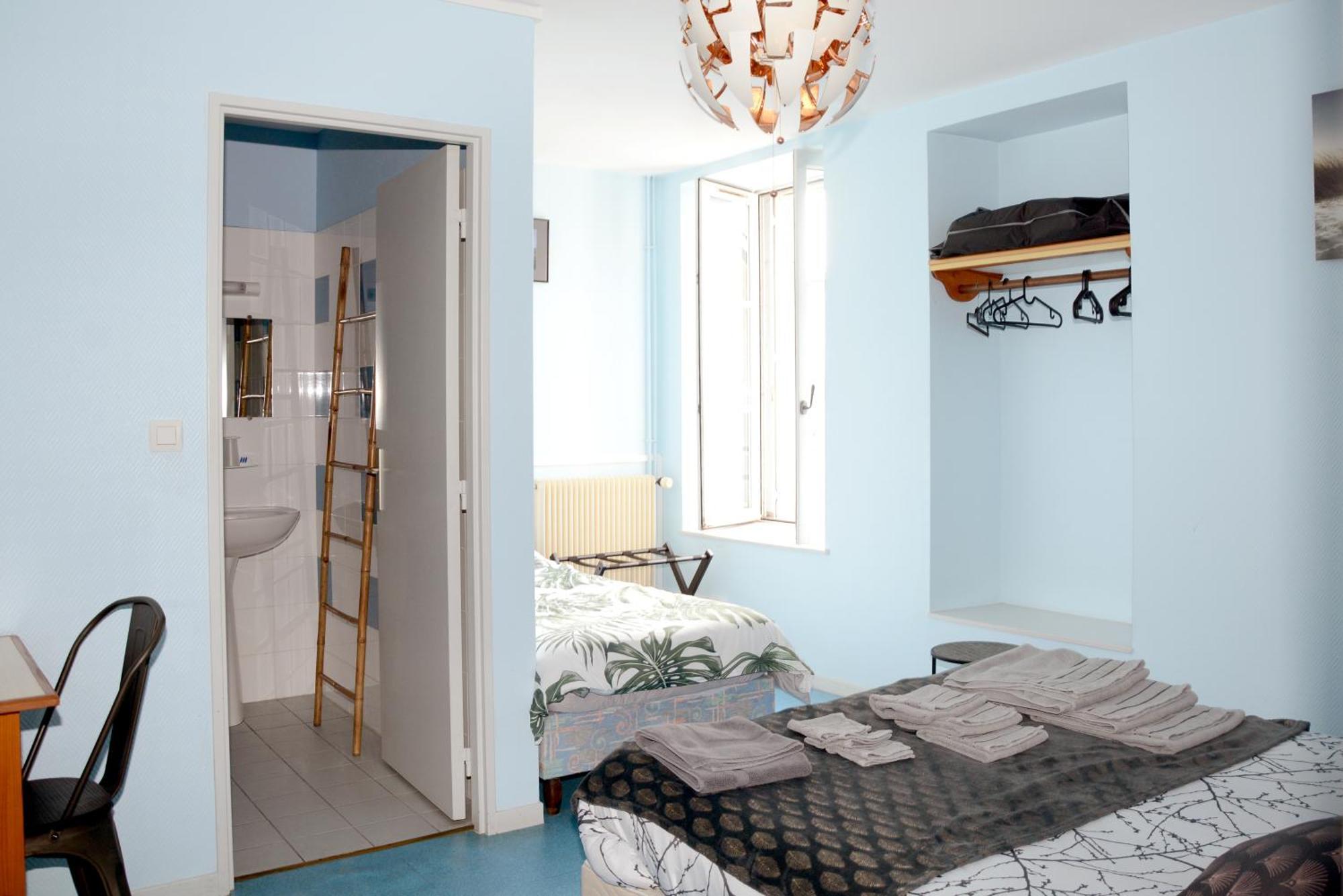 Le Perroquet Bleu Hotel La Chapelle-Blanche-Saint-Martin ภายนอก รูปภาพ