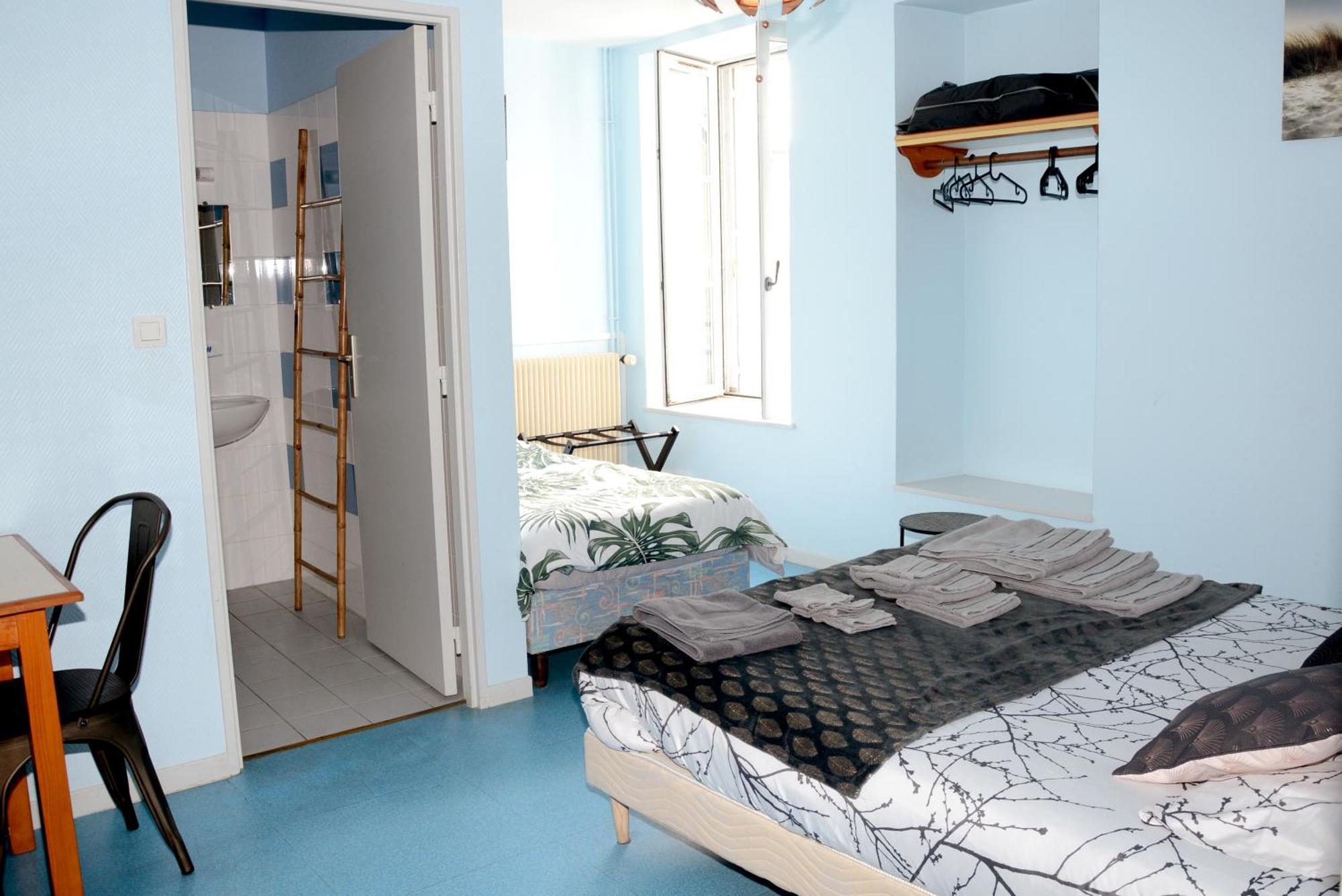 Le Perroquet Bleu Hotel La Chapelle-Blanche-Saint-Martin ภายนอก รูปภาพ